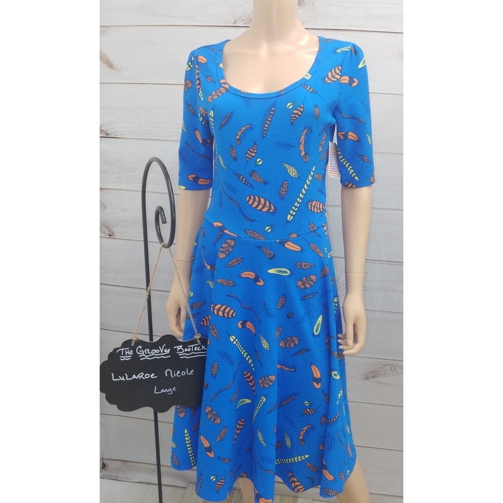 Large Lularoe Nicole - NWT